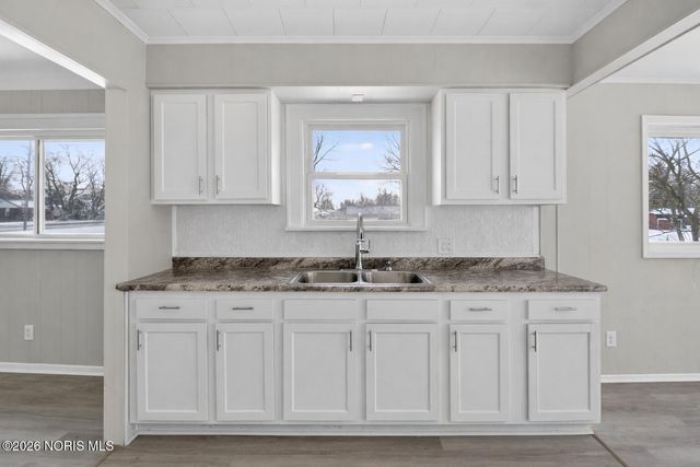 823 N Byrne Road, Toledo, OH 43607