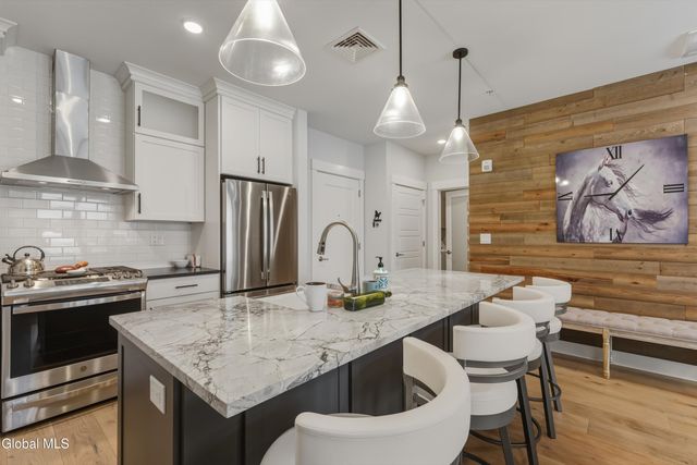 116 West Avenue 305, Saratoga Springs, NY 12866