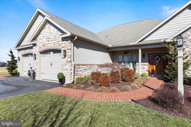 1464 HIGHFIELD COURT, Chambersburg, PA 17202