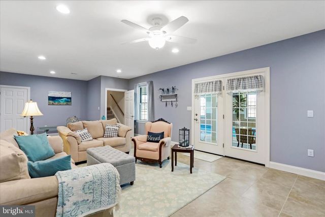 1464 HIGHFIELD COURT, Chambersburg, PA 17202