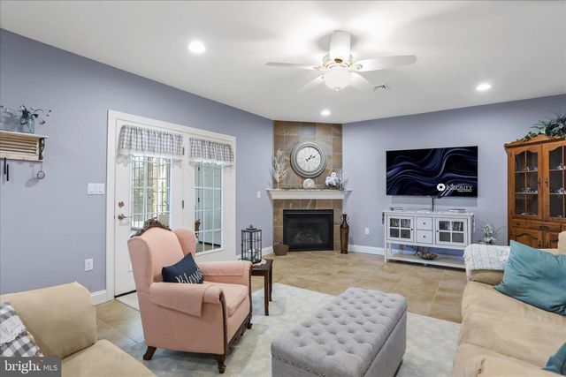 1464 HIGHFIELD COURT, Chambersburg, PA 17202