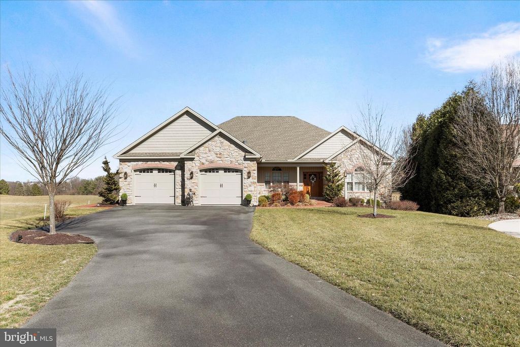 1464 HIGHFIELD COURT, Chambersburg, PA 17202