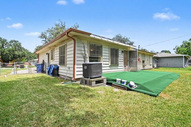 5013 Live Oak Drive, Texas City, TX 77591