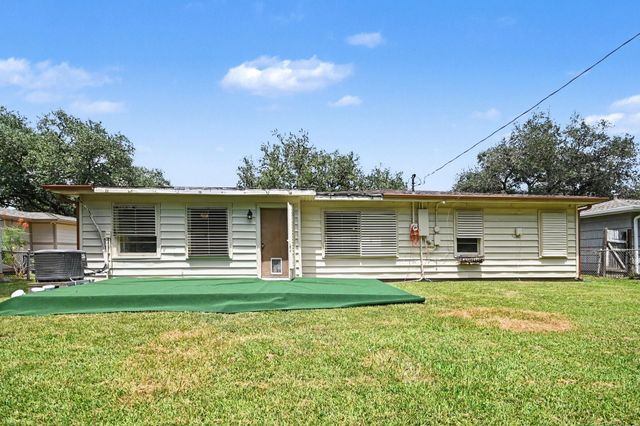 5013 Live Oak Drive, Texas City, TX 77591