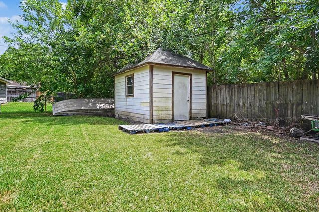 5013 Live Oak Drive, Texas City, TX 77591