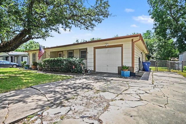 5013 Live Oak Drive, Texas City, TX 77591