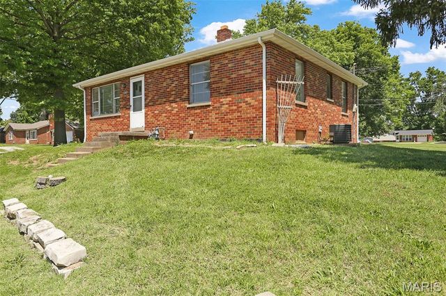 300 N Belt E, Swansea, IL 62226