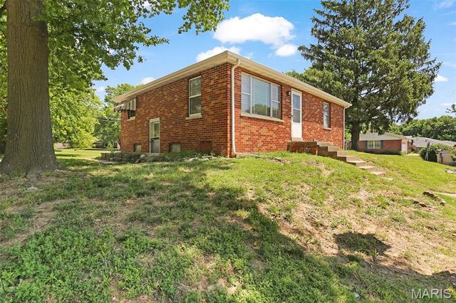 300 N Belt E, Swansea, IL 62226