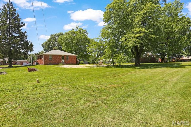 300 N Belt E, Swansea, IL 62226