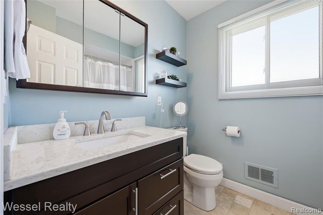47400 Sanborn Drive, Macomb, MI 48044
