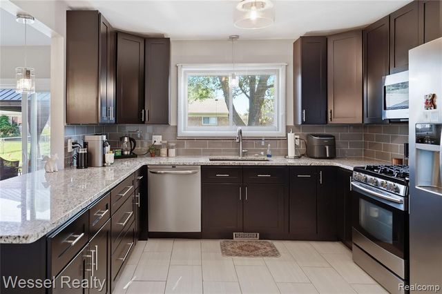 47400 Sanborn Drive, Macomb, MI 48044