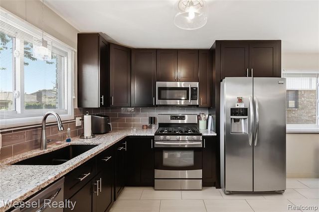 47400 Sanborn Drive, Macomb, MI 48044