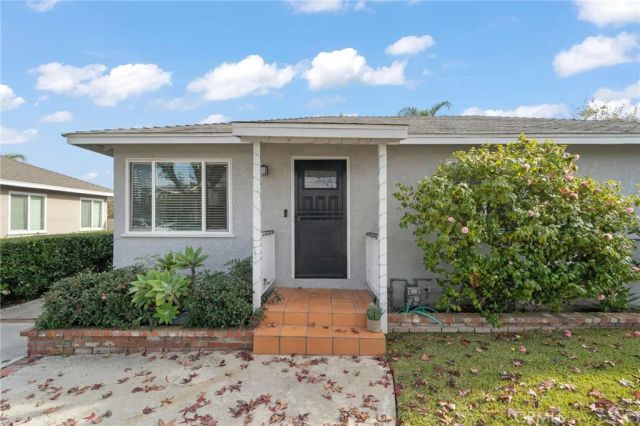 2580 Westminster Avenue, Costa Mesa, CA 92627