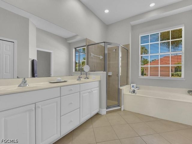 12090 Hidden Links DR, Fort Myers, FL 33913