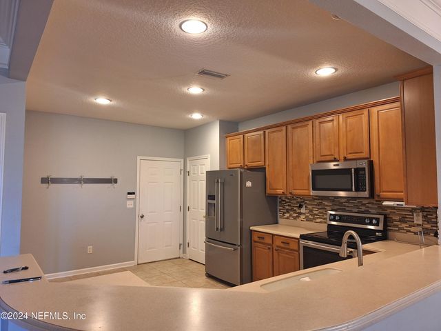 11172 CASTLEMAIN Circle W, Jacksonville, FL 32256