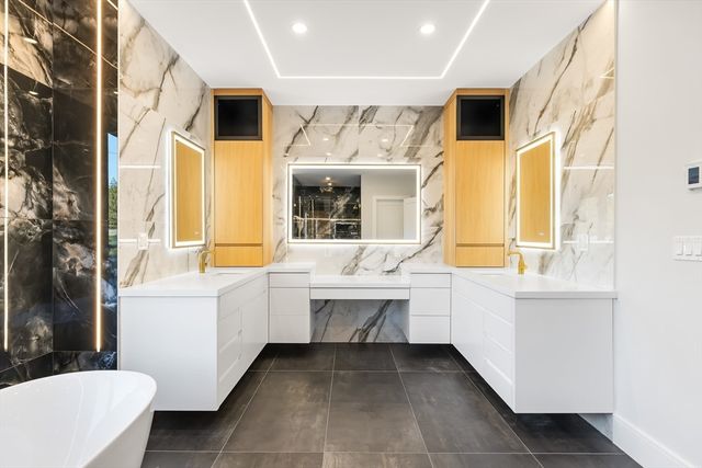 25 High Street 25, Newton, MA 02461