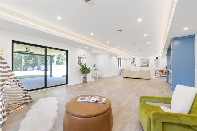 25 High Street 25, Newton, MA 02461