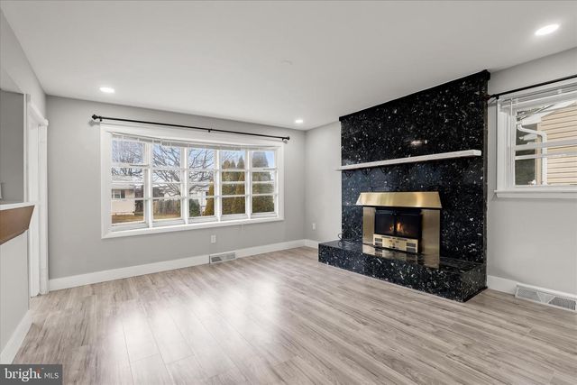 517 WINTERS LN, Baltimore, MD 21228