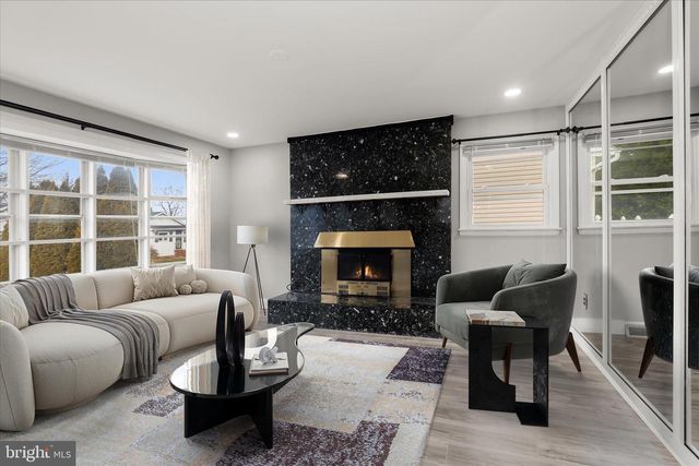 517 WINTERS LN, Baltimore, MD 21228