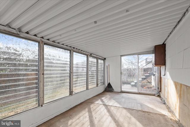 517 WINTERS LN, Baltimore, MD 21228