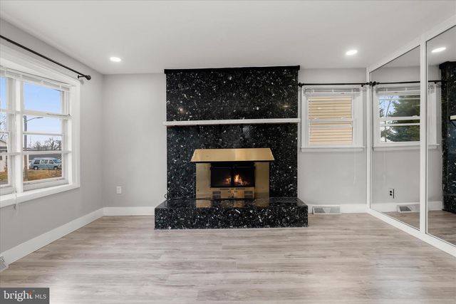 517 WINTERS LN, Baltimore, MD 21228