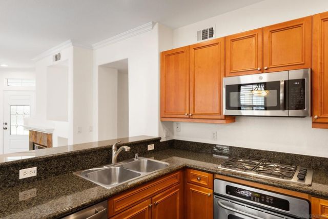 12685 Savannah Creek Dr 261, San Diego, CA 92128