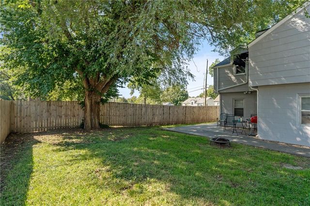 2022 S Hedges Avenue, Independence, MO 64052