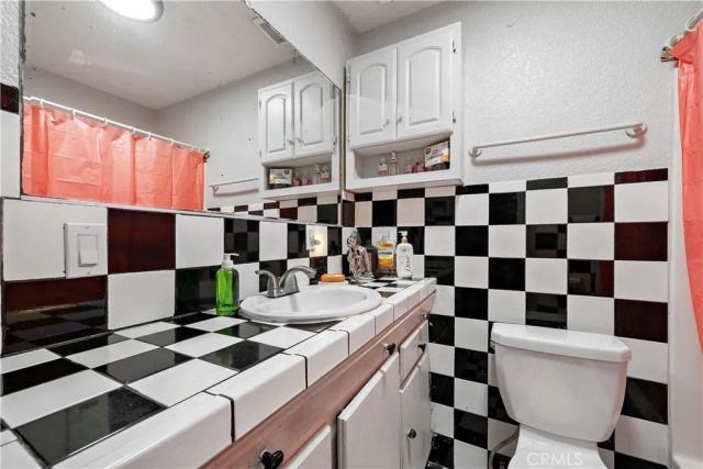 11138 Linden, Lynwood, CA 90262