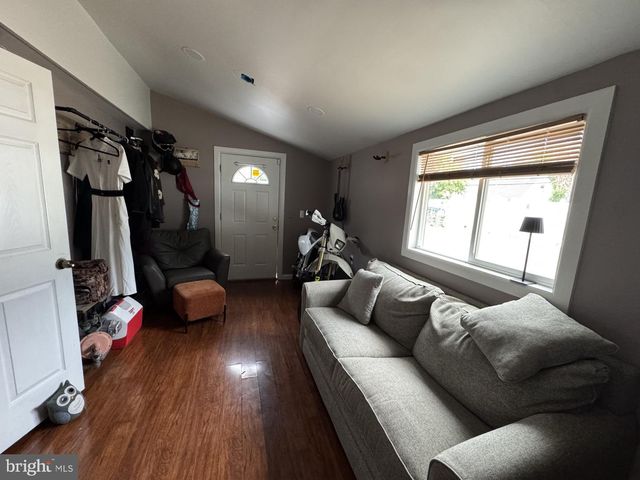609 FAIRHILL RD, Morrisville, PA 19067