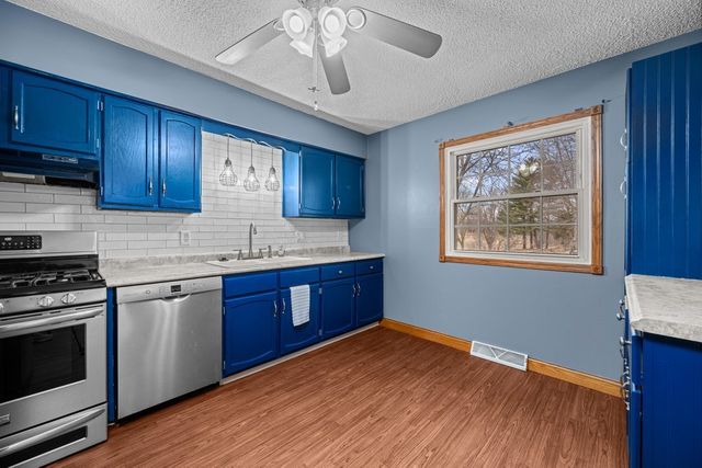 20 Valley Drive, Park View, IA 52748