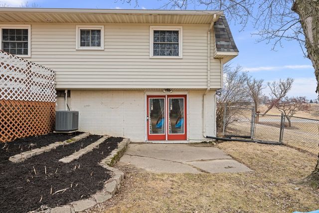 20 Valley Drive, Park View, IA 52748