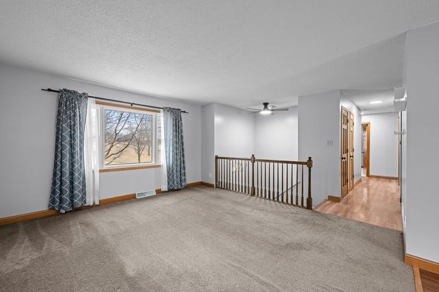 20 Valley Drive, Park View, IA 52748