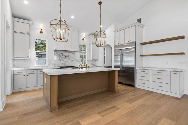 8101 COUNTRY CLUB ROAD N, St Petersburg, FL 33710