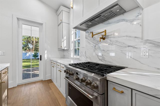 8101 COUNTRY CLUB ROAD N, St Petersburg, FL 33710