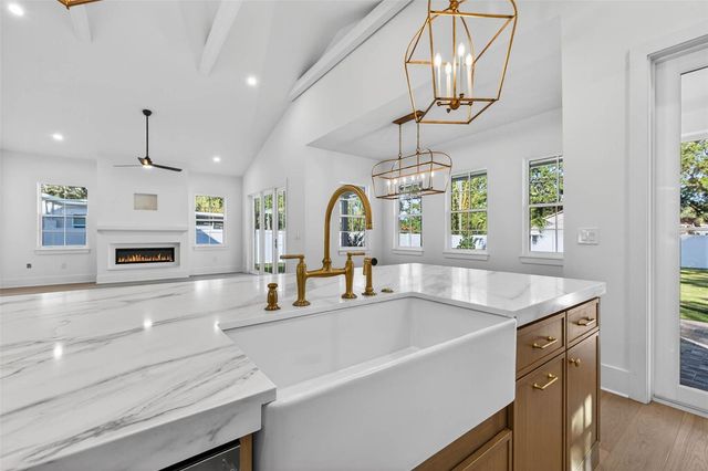 8101 COUNTRY CLUB ROAD N, St Petersburg, FL 33710