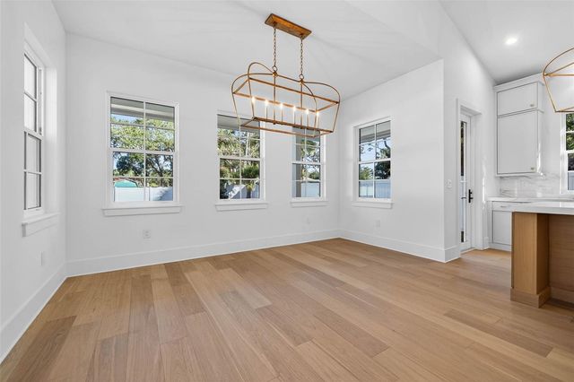 8101 COUNTRY CLUB ROAD N, St Petersburg, FL 33710