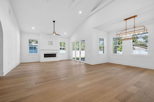 8101 COUNTRY CLUB ROAD N, St Petersburg, FL 33710