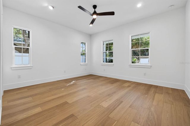 8101 COUNTRY CLUB ROAD N, St Petersburg, FL 33710