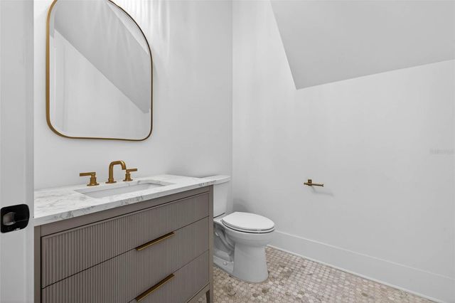 8101 COUNTRY CLUB ROAD N, St Petersburg, FL 33710