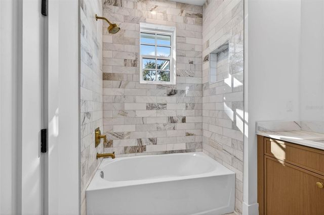 8101 COUNTRY CLUB ROAD N, St Petersburg, FL 33710