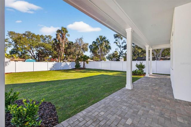 8101 COUNTRY CLUB ROAD N, St Petersburg, FL 33710