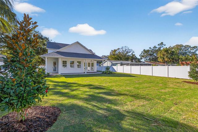 8101 COUNTRY CLUB ROAD N, St Petersburg, FL 33710