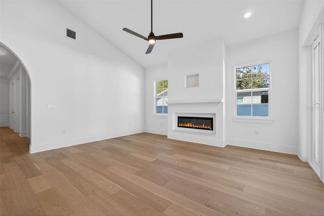 8101 COUNTRY CLUB ROAD N, St Petersburg, FL 33710