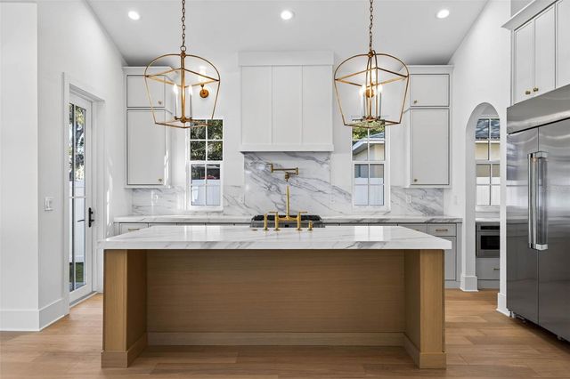 8101 COUNTRY CLUB ROAD N, St Petersburg, FL 33710