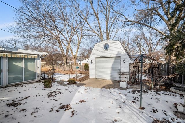 1011 James Street, Geneva, IL 60134