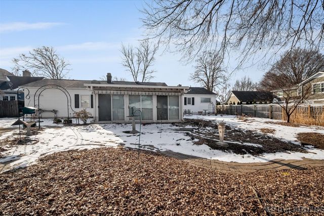 1011 James Street, Geneva, IL 60134