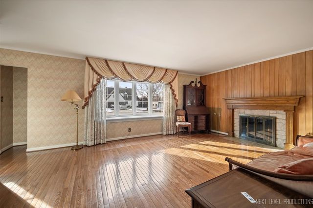 1011 James Street, Geneva, IL 60134