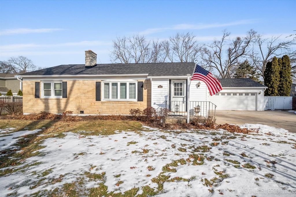 1011 James Street, Geneva, IL 60134