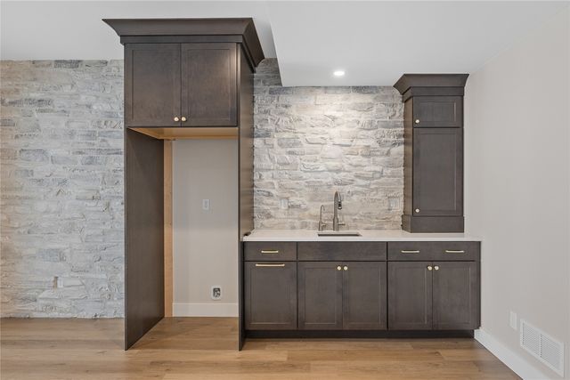 4050 Calder Drive, Marion, IA 52302