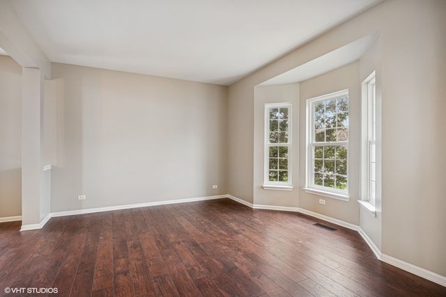 6 Valhalla Court, Lake In The Hills, IL 60156